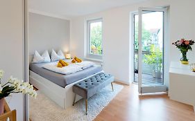 Schlosskönig - Modernes&zentrales Apartment mit Balkon und Arbeitsplatz